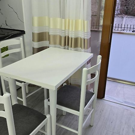 Guest House Pogradeci Exterior foto