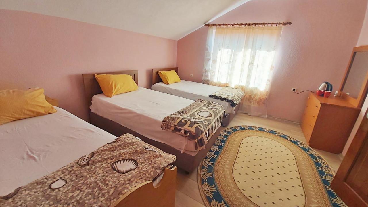 Guest House Pogradeci Exterior foto